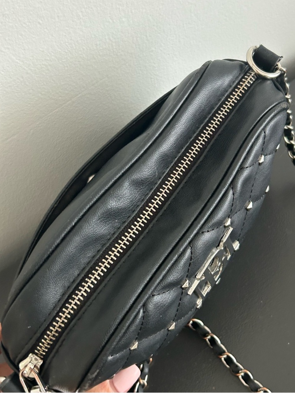 B. Makowsky Black Leather Crossbody Shoulder Bag Silver Hardware chain Strap - Picture 8 of 13